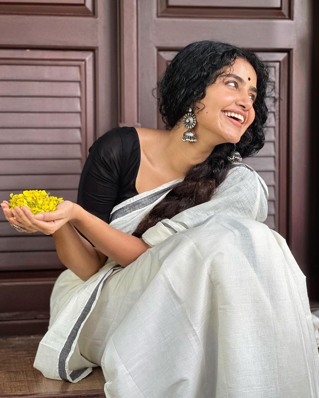 Malayalam Actress Anupama Parameswaran in White Saree
